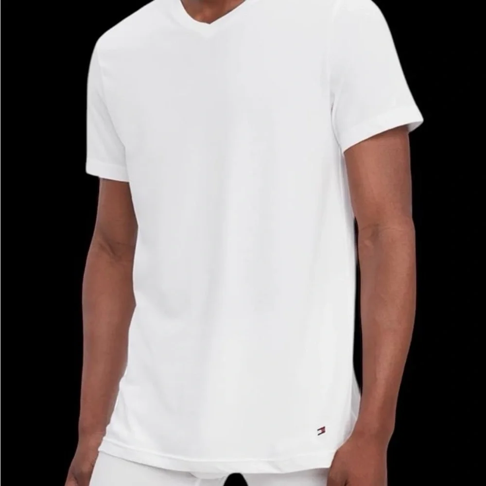 NWT  TOMMY HILFIGER 3PACK CLASSIC FIT SHORT SLEEVE V-NECK T-SHIRTS   SIZ…
